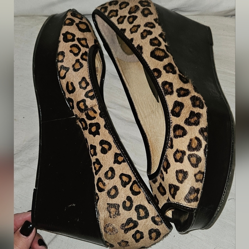 Michael Kors Leopard Print Calf Hair Peep Toe Wedge Shoes Size 8 - Picture 3 of 7